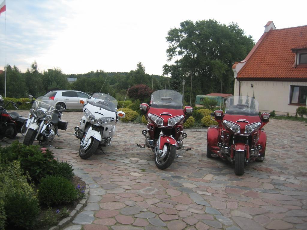 Gosciniec Rycerski Paprotki Exterior photo