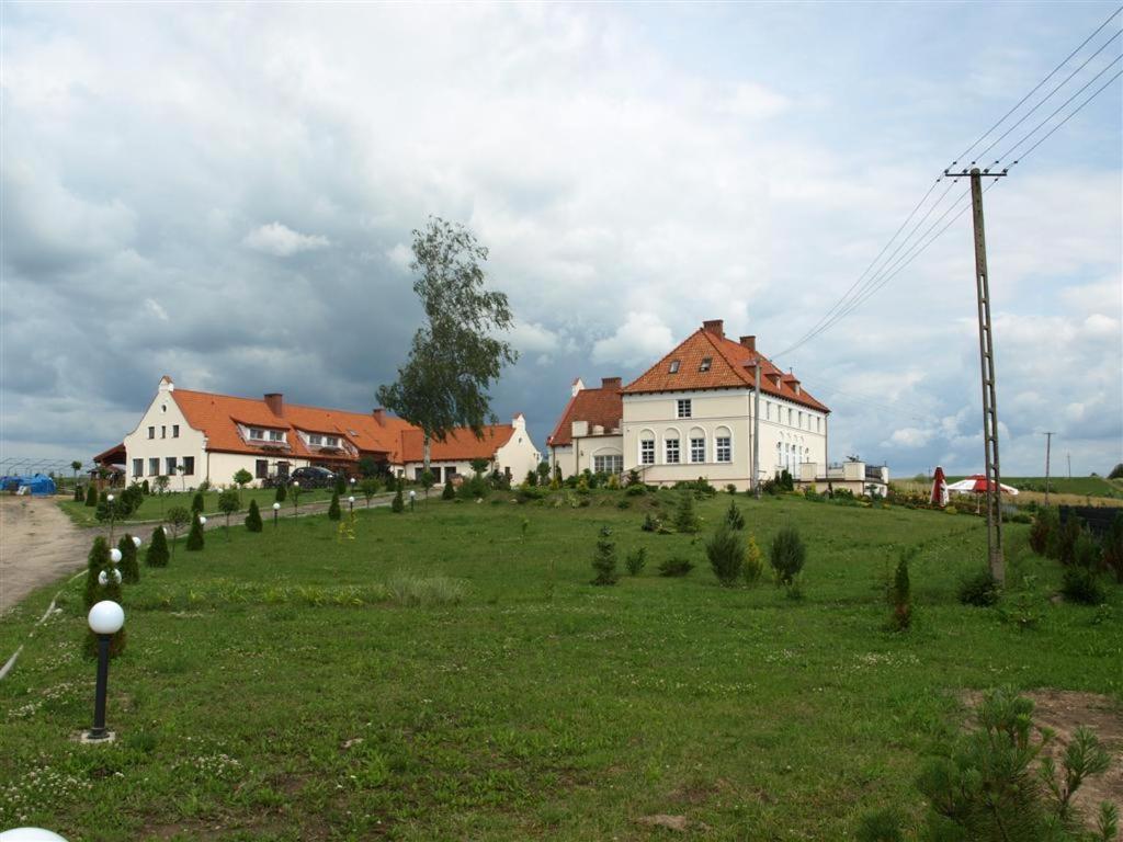Gosciniec Rycerski Paprotki Exterior photo
